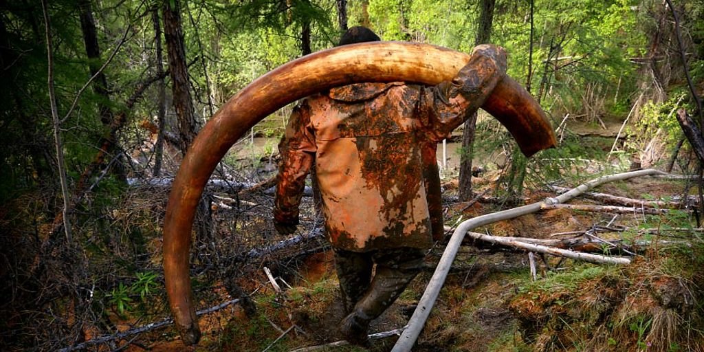 ancient Indian texts and illustrations, romantic and intimate themes